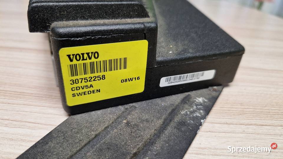 Wzmacniacz Volvo V70ll S60l S80l żółta naklejka osobowe