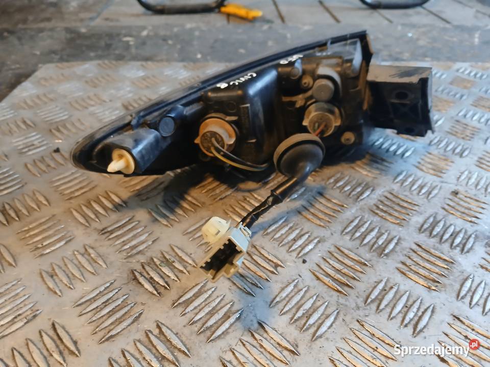 Lampa prawa tył tylna Honda Civic VIII 8 UFO 5D Radłów