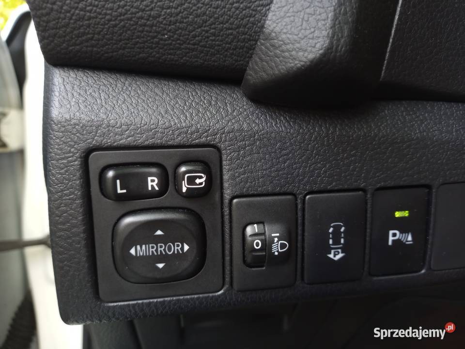 Sprzedam Toyotę Auris hybrid kombi 2015 Samochody osobowe łódzkie Piotrków Trybunalski