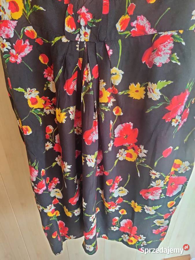 Sukienka czarna w kwiatki kolorowy Spódnice i sukienki Myszków sprzedam