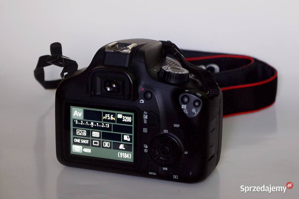 Canon eos 4000D z obiektywem i torbą na aparat Łomianki