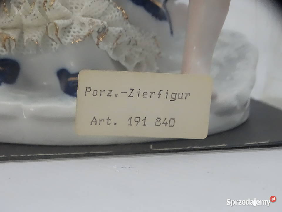 Porcelanowa figurka Para Zakochanych z Gołębiem