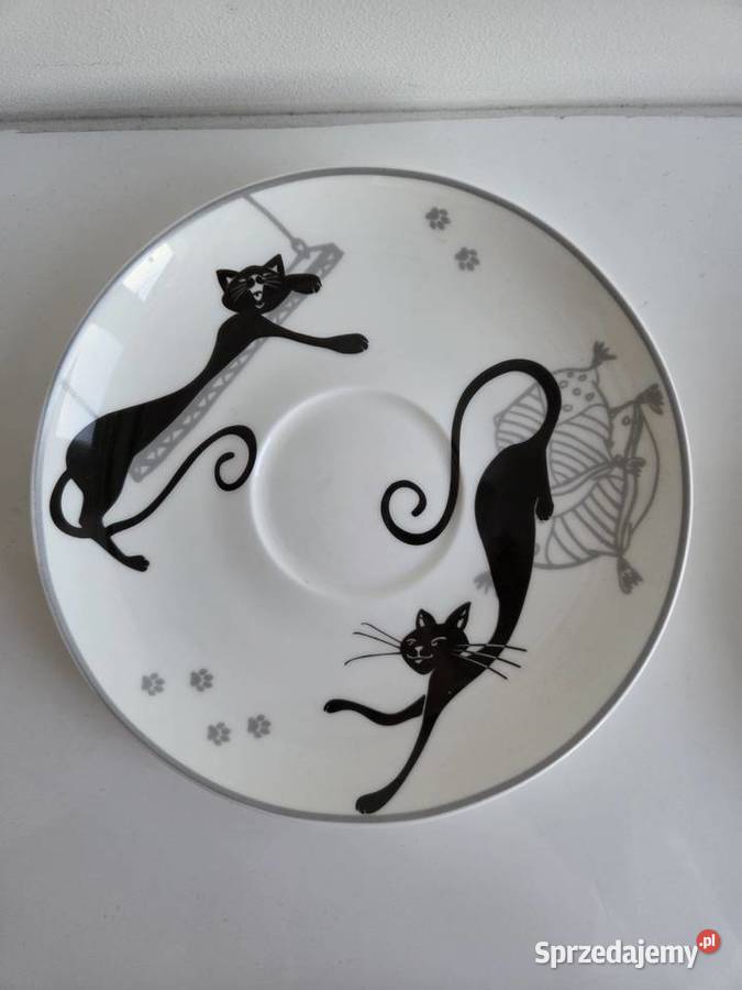 2 białe filiżanki w czarne koty ze spodkami małopolskie Liszki