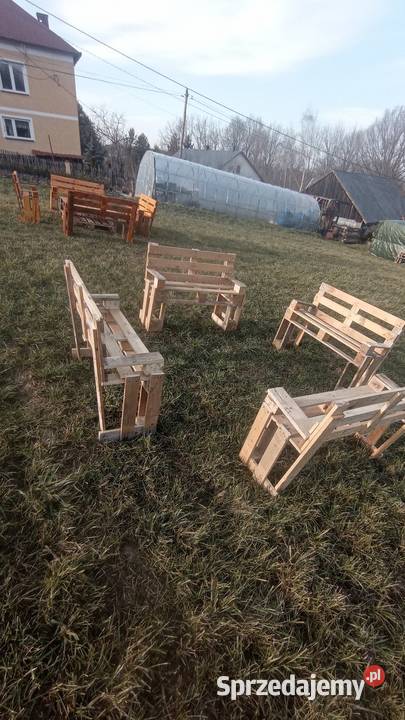 Mebla z palet do ogrodu Półwieś