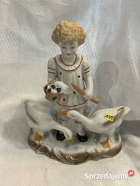 Porcelanowa figurka dziewczynki z gęsiami Crown