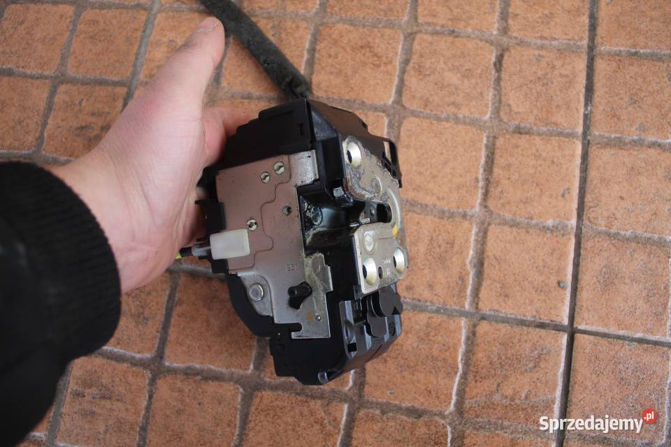 ZAMEK DRZWI PRAWY TYŁ 3 PIN NISSAN NOTE E11