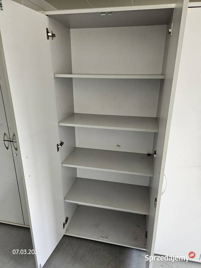 Używane szafy na dokumenty i ubrania