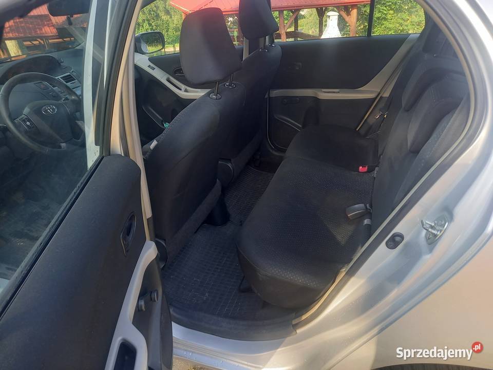 Toyota yaris 13 polski salon srebrny Gryfów Śląski sprzedam