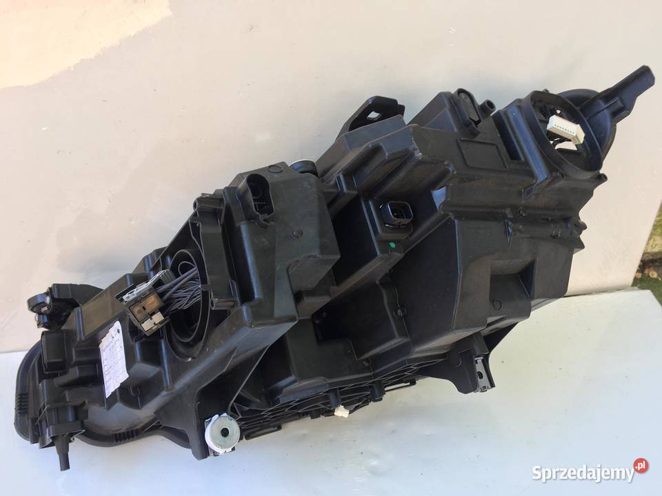 BMW 8 G14 PRAWA OBUDOWA LAMPY PUSZKA osobowe