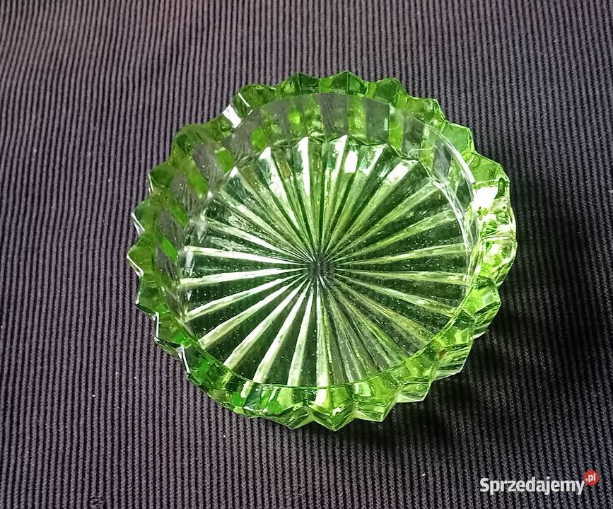 Szklana popielniczka w kolorze zieleni uranowej wielkopolskie sprzedam