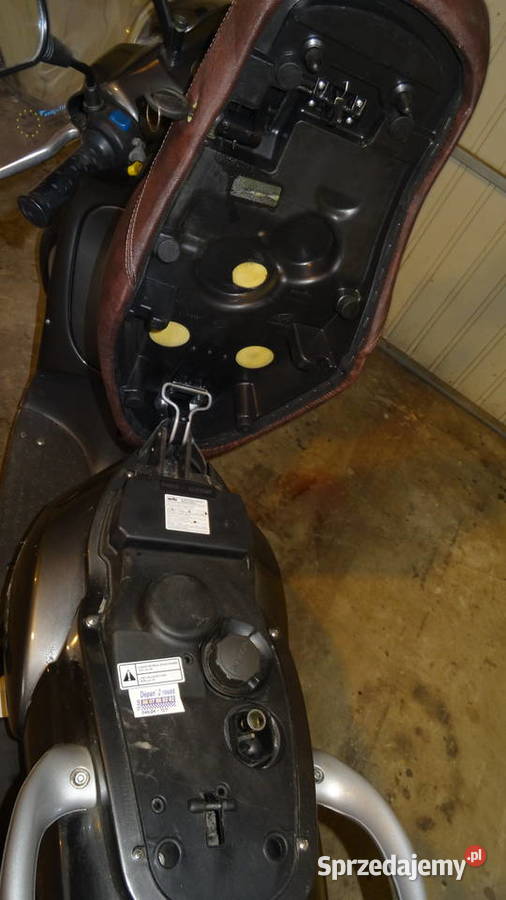 Włoski Skuter Aprilia Scarabeo Łomno