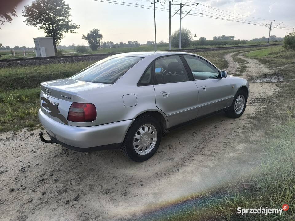Audi a4 B5 19 TDI na zwykłej pompie hak 396321km Zgierz