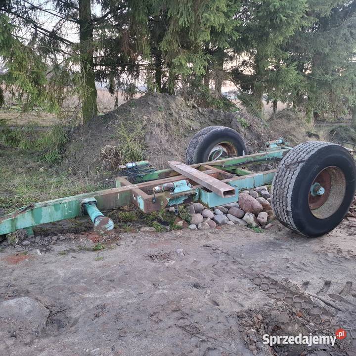 Rama pod przyczepe Grabów nad Wisłą