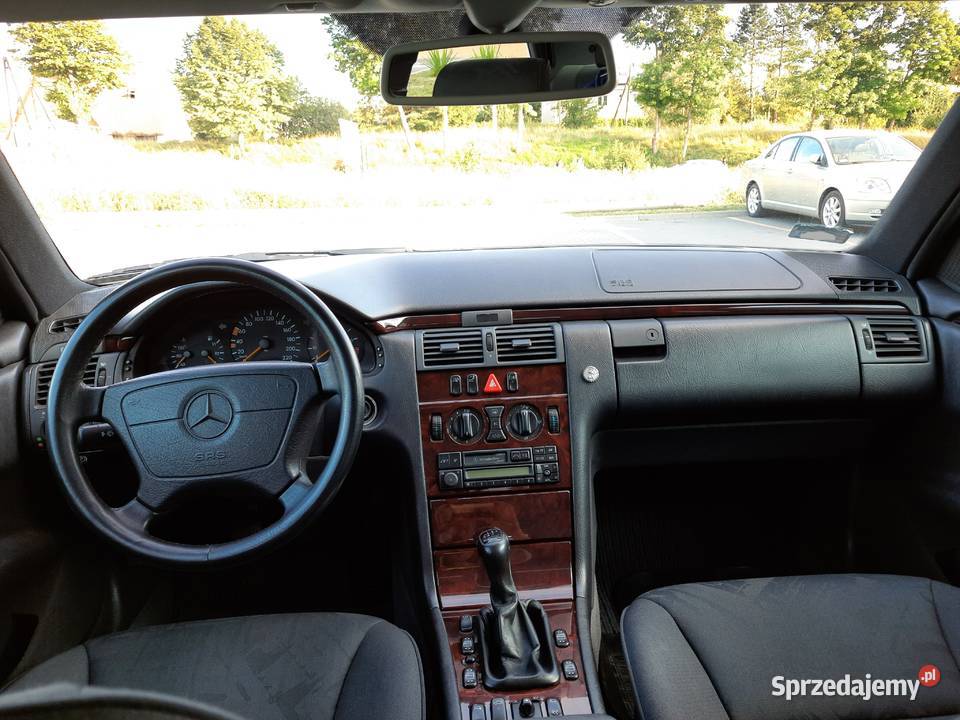 MercedesBenz Klasa E W210 290TD Elegance stan Nowa Karczma