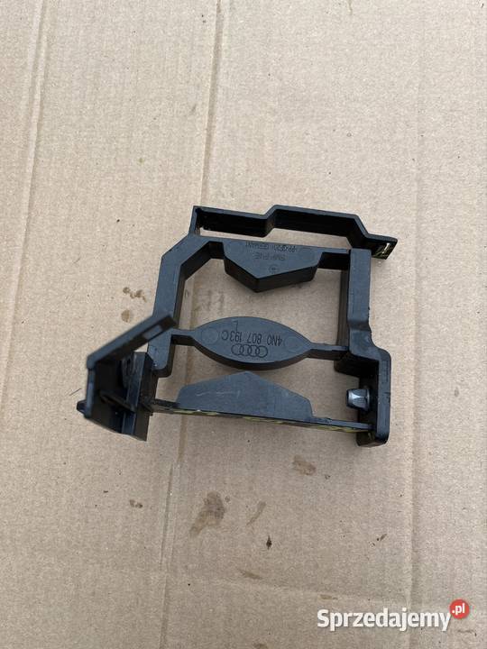 AUDI A8 D5 FRONT LEFT BUMPER COVER STAY Pozostałe wielkopolskie Międzychód