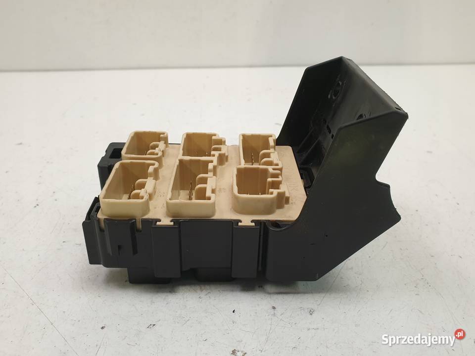 Toyota Avensis T25 SKRZYNKA BEZPIECZNIKÓW lubelskie sprzedam