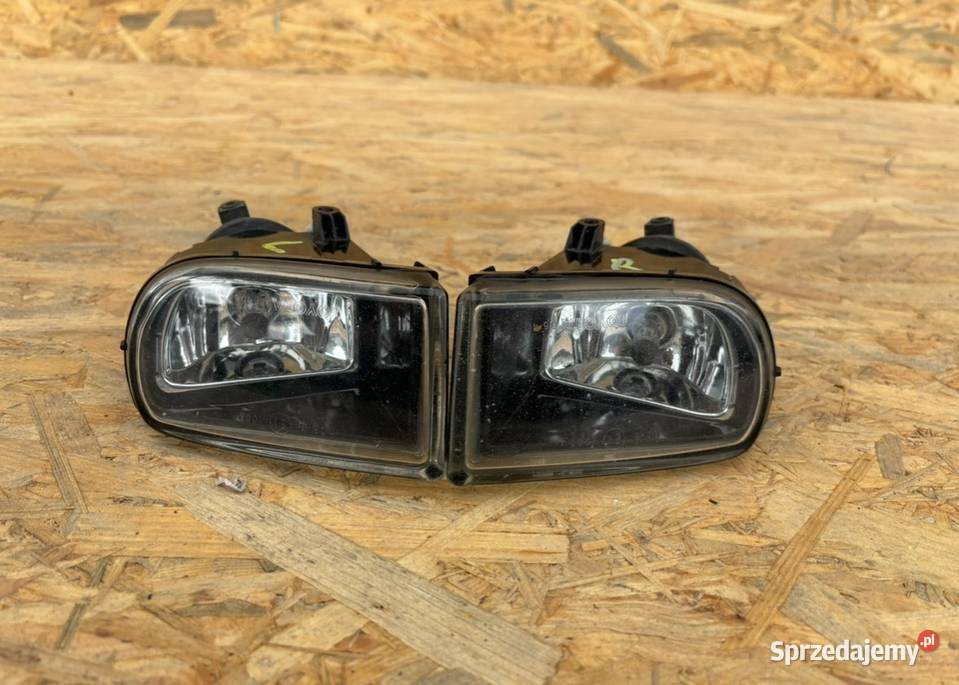 Halogen lewy i prawy do Toyota Avensis T22 lift