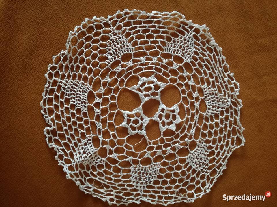 Serwetaserwetka szydełkowa z białych nici Łódź