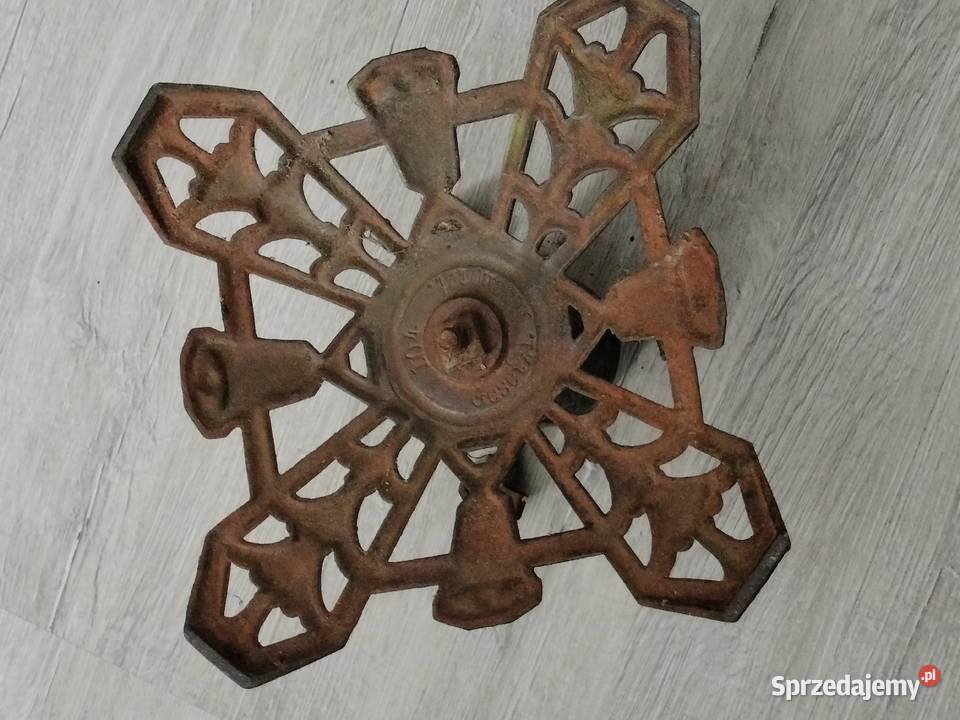 Stary żeliwny stojak pod choinkę Choszczno