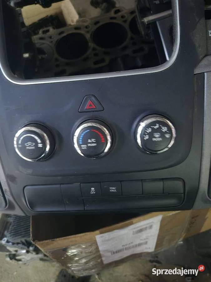 Panel środkowy konsoli Ram1500