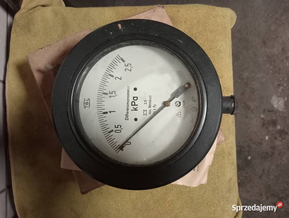 Manometr ciśnieniomierze nowe PRL Ogrodzieniec