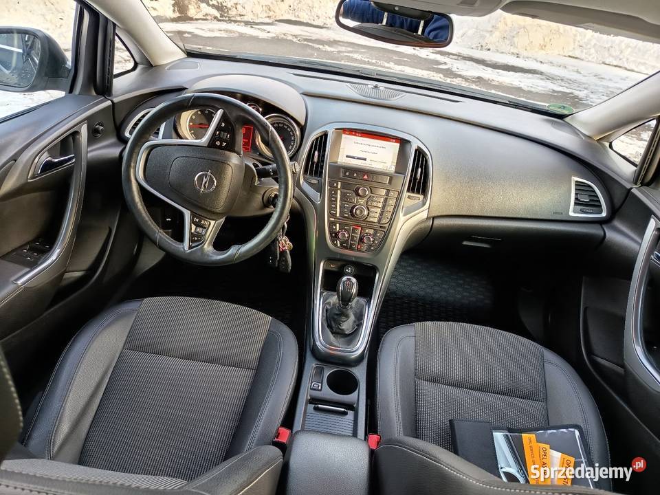 2014 Opel Astra J 14 TURBO 140 nowe opony zimowe Dynów