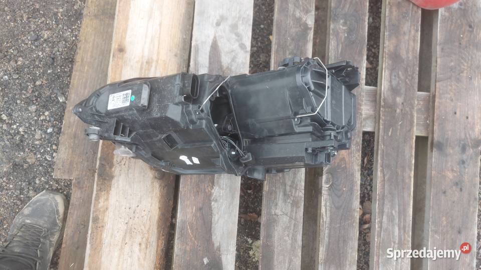 VW Golf VII Sportsvan lampa prawa przód Iwanowice sprzedam