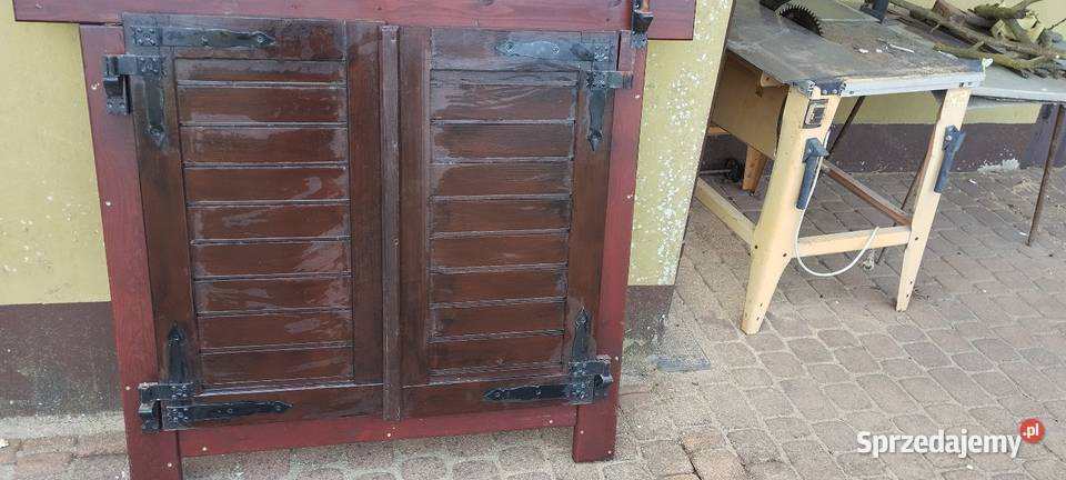 Okno z ramą i okiennicą PVC otwierane uchylne Okładziny elewacyjne Pyzdry