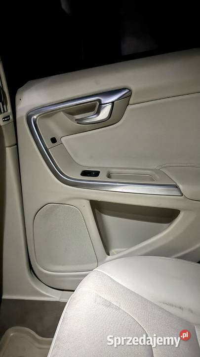 Volvo V60 T3 Momentum 150KM mazowieckie Milanówek