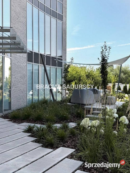 Lokal 695m2 Kraków od ulicy małopolskie sprzedam