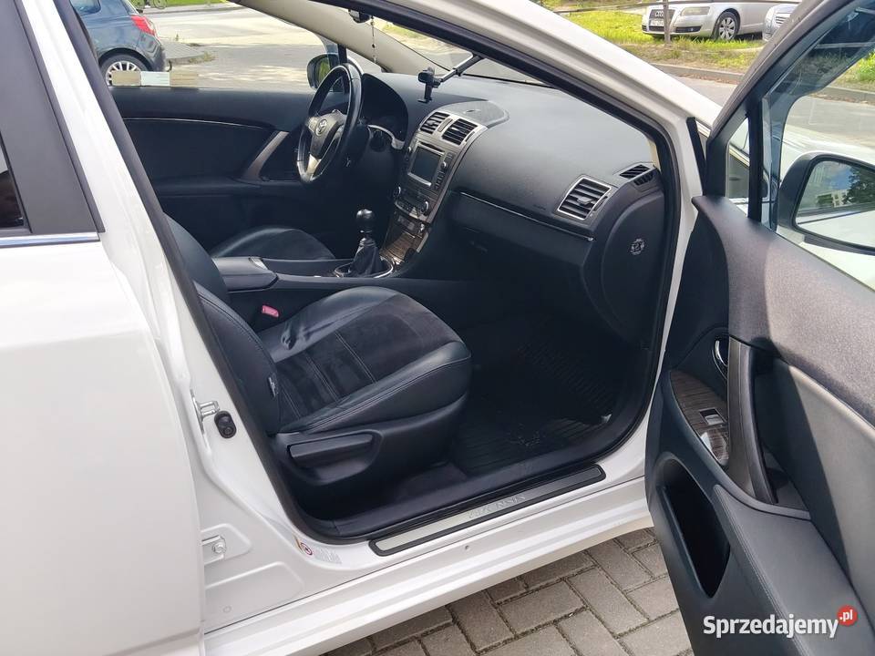 Toyota Avensis t27 benzyna Polski salon zadbana Samochody osobowe