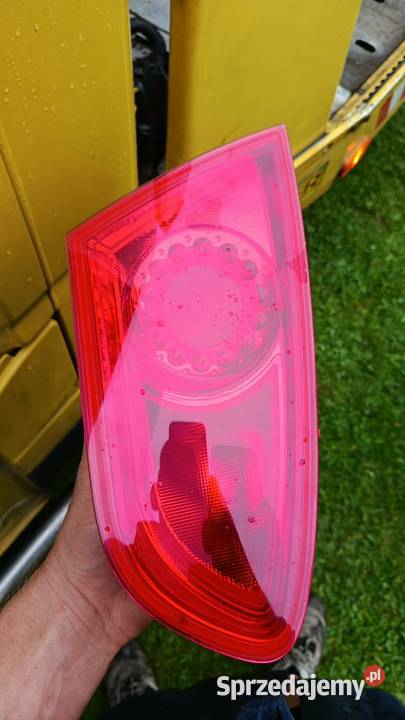 Lampa lampy lewa prawa tylnie tył w klapę Leon 2