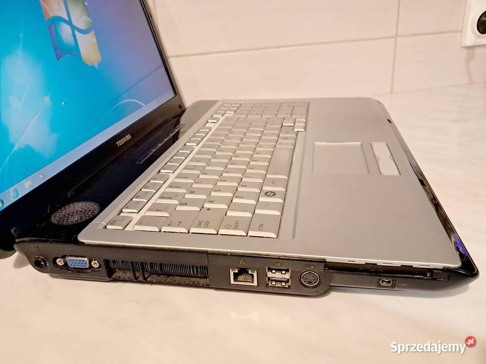 Działający z baterią duży dwurdzeniowy laptop Toshiba Kraków