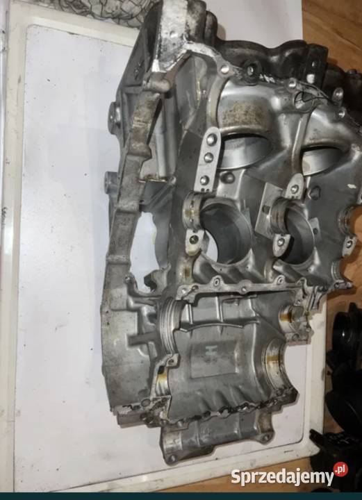 Karter górny tłoki komplet Honda VFR 800 rc46