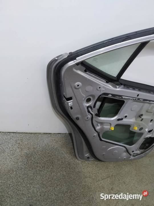 DRZWI LEWE TYŁ SEDAN E16 E17 E18 LIFT Toyota sprzedam
