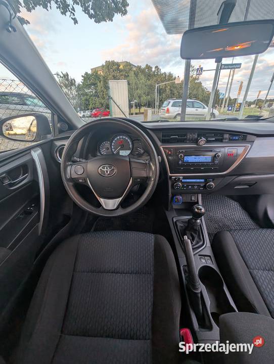 Toyota Auris II 133 VVTi 2014 r Salon Polska Gostyń