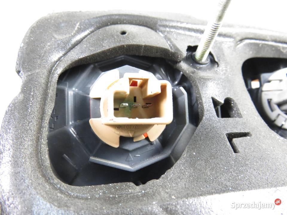 LAMPA LEWA TYLNA TOYOTA AVENSIS VERSO