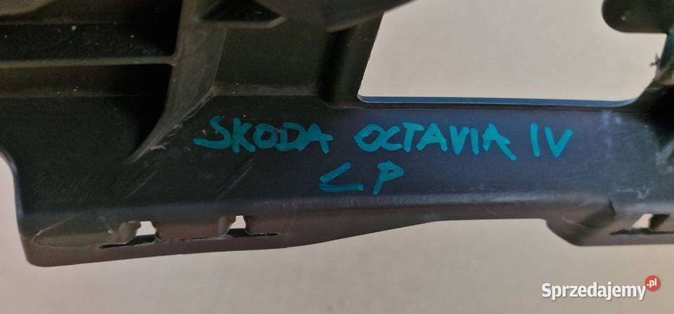 SKODA OCTAVIA IV 4 ŚLIZG ZDERZAKA 5E3807055B lubuskie Bieleń