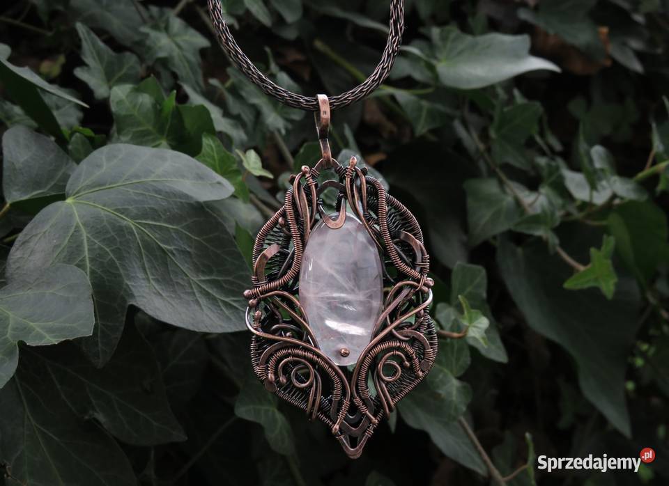 Miedziany wisiorek kwarc różowy rękodzieło Wieliczka