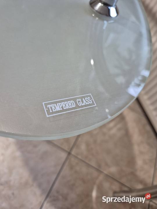 Stół szklany z czterema krzeslami Prądocin