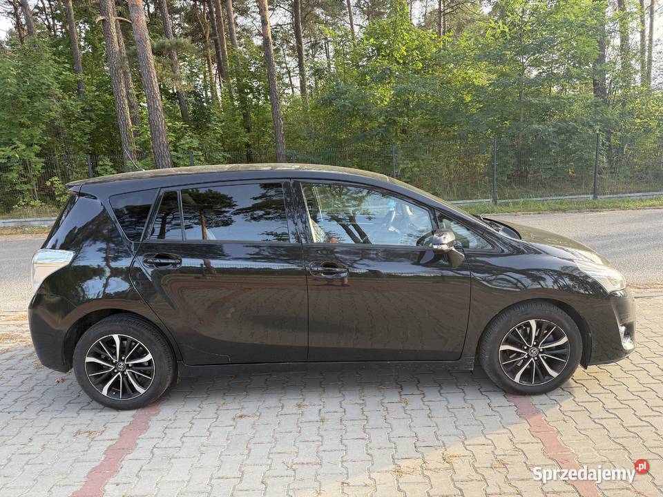 Toyota Verso 16 TDI 2017 Bogate wyposażenie nieuszkodzony Suchedniów
