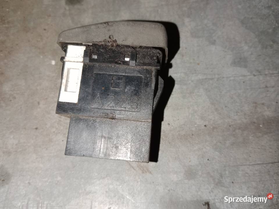 Iveco włącznik OE IVECO 4854433 sprzedam