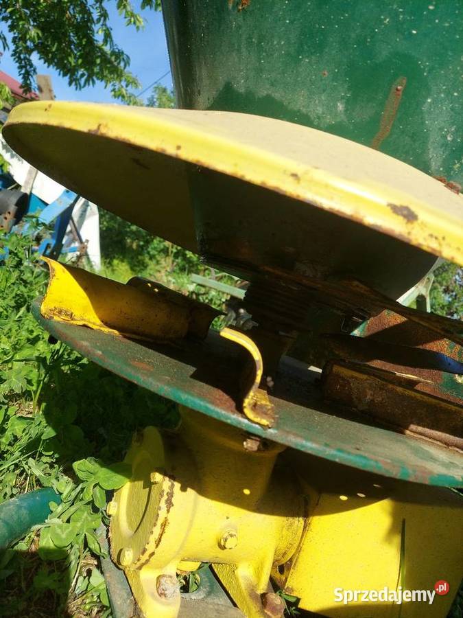 Rozsiewacz nowozów lejek podkarpackie Jasienica Rosielna