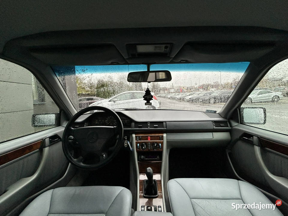 Mercedes E 200 klimatyzacja LPG wspomaganie el 326000km Mercedes-Benz