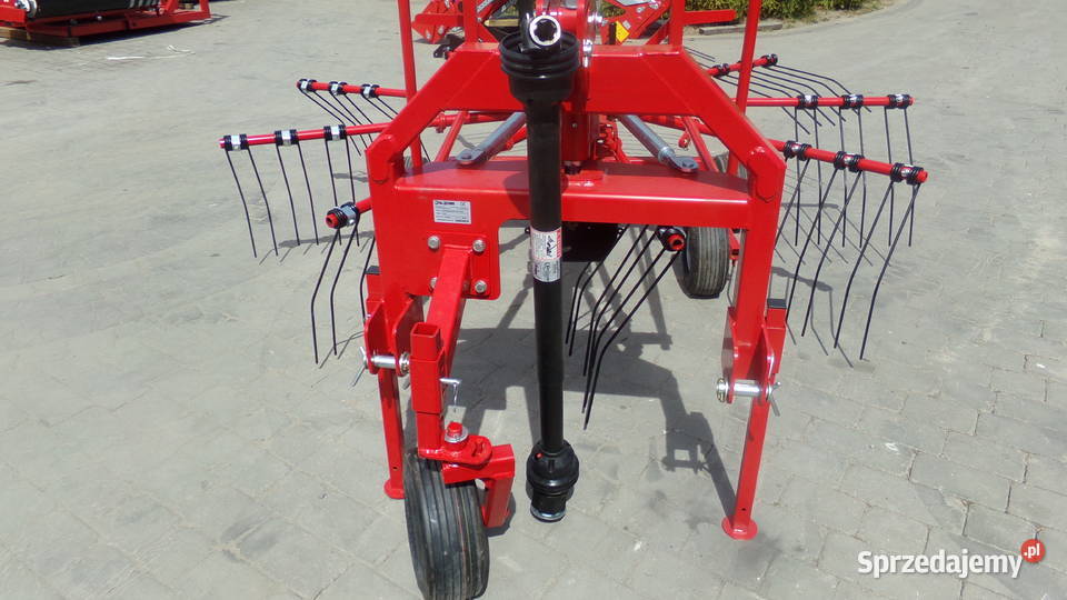 Karuzelowa zgrabiarka do siana 35m 420m koło Oborniki Śląskie