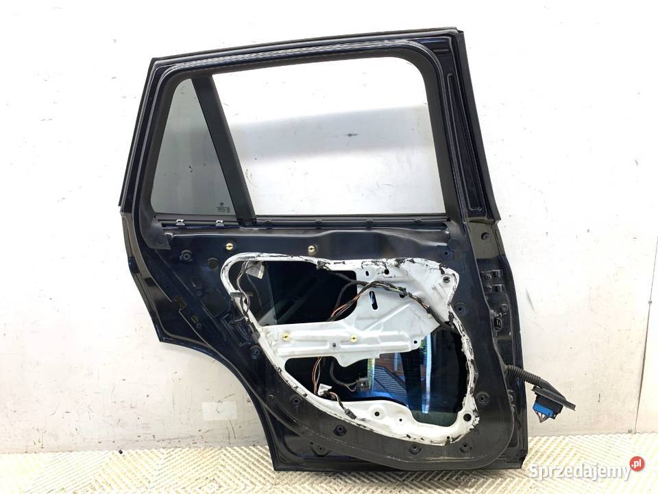 DRZWI LEWY TYŁ BMW E84 SUV 0915 CZARNY