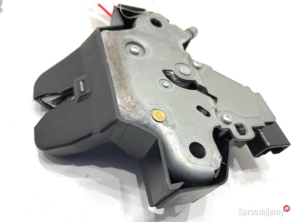 ZAMEK KLAPY TYŁ TOYOTA COROLLA E21 SedanLimuzyna osobowe Zamki, wkładki i kluczyki