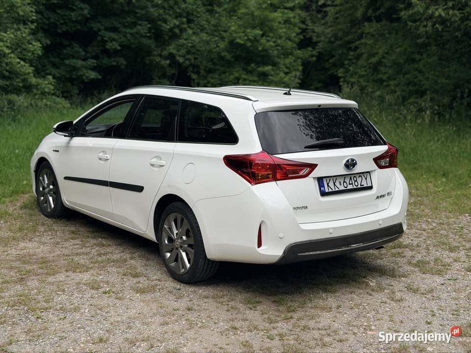 Toyota Auris Touring Sports 18 Hybrid 2014 125000km Kraków