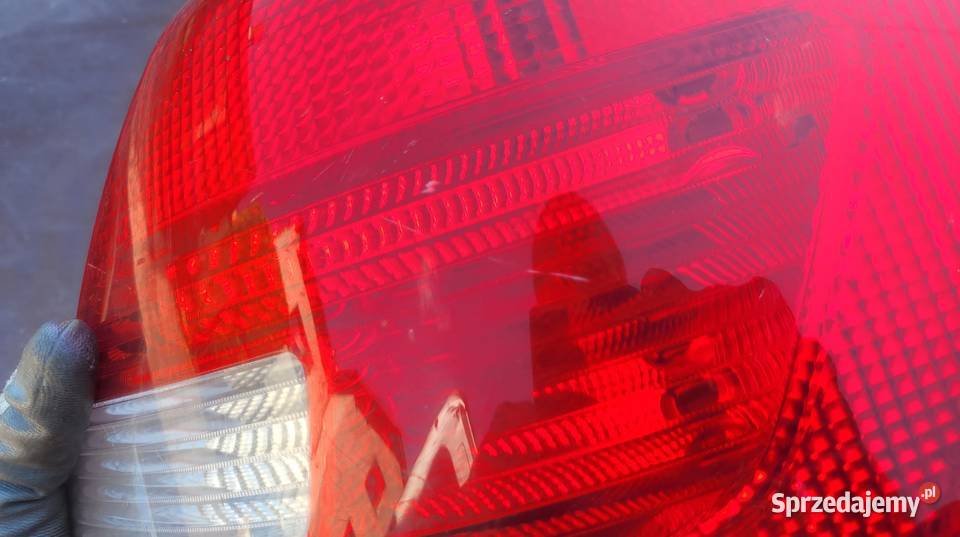 SKODA FABIA II LAMPA PRAWA TYLNA TYŁ 5J6945096 osobowe Lampy tylne Ruda Śląska sprzedam