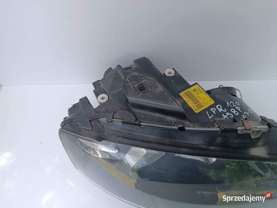 AUDI A3 8P 0308 LAMPA PRZÓD PRZEDNIA PRAWA Lampy przednie